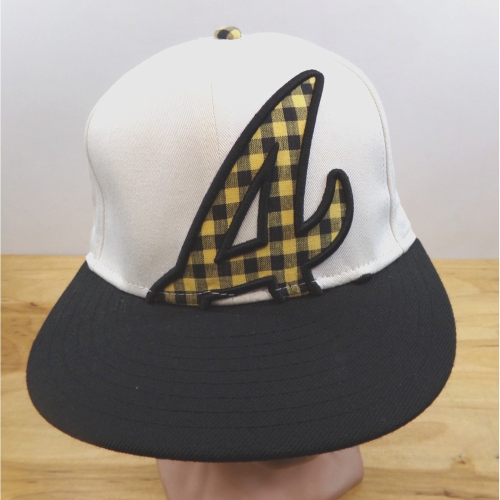 New Era 59Fifty Cap Hat Size 7 1/4 MLB Atlanta Braves Yellow Plaid Logo &‎ Brim